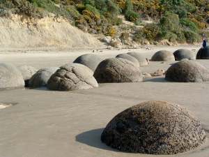Moeraki Boulders aka NEW ZEALAND ROCKS
