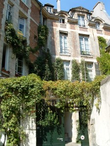 Cour de Rohan off the Cour de Commerce St-André